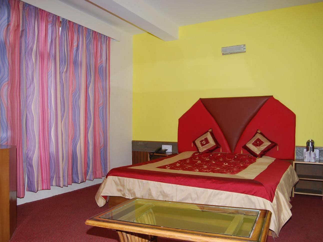 Chichoga Holiday Inn Manāli Extérieur photo